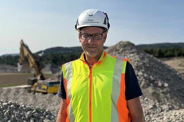 Andreas draussen, bei der Weiacher Kies AG